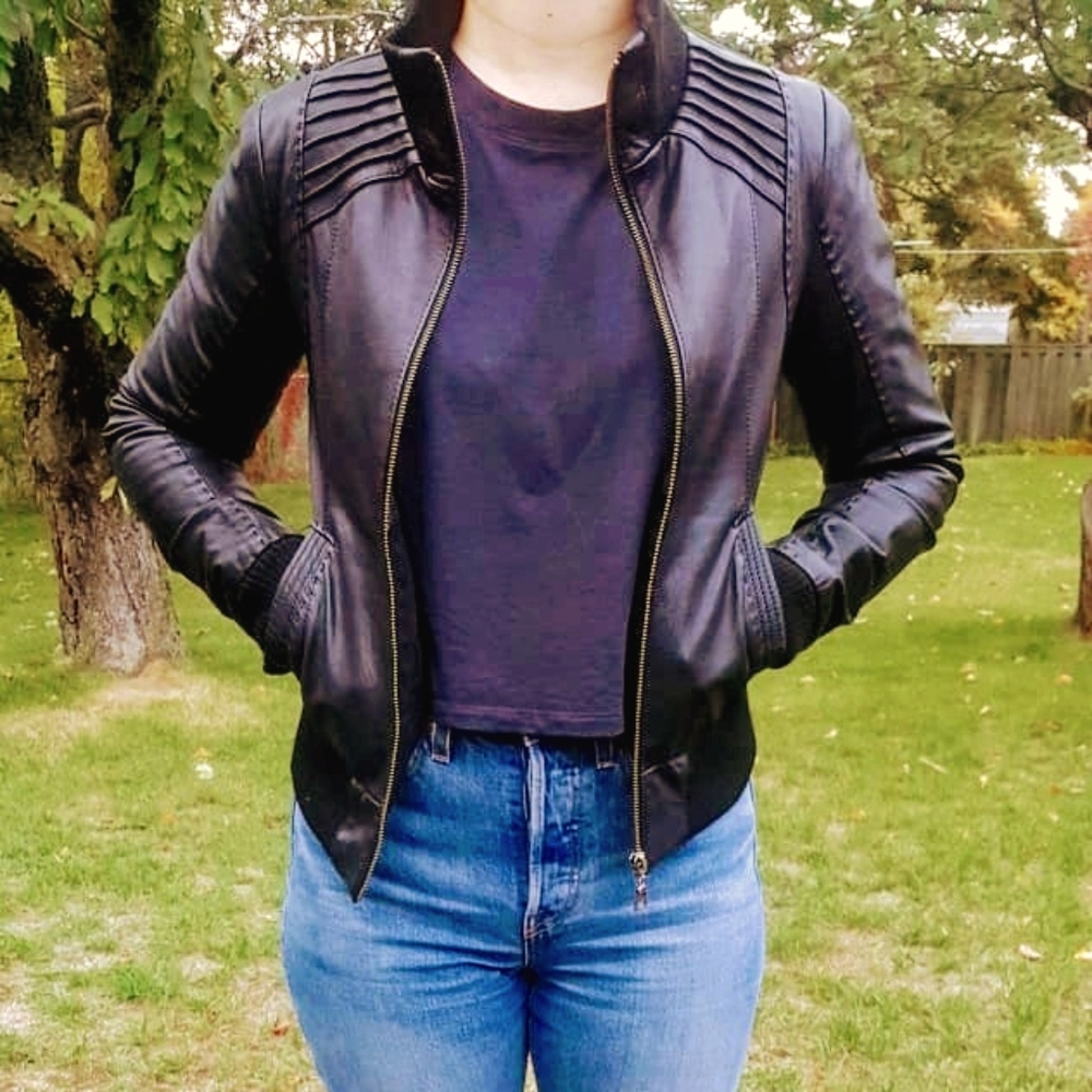 ⚫Danier leather bomber jacket